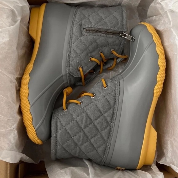 (NWT) Sperry Women’s Saltwater Quilted Waterproof Boot, Size: 8.5 - Picture 4 of 11